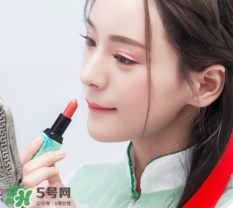 �������෻���ʿں�ɫ����ɫ